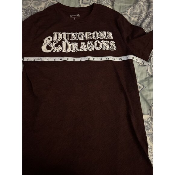Dungeons & Dragons Graphic Tee Maroon Unisex T-Shirt Size Small Vintage Look - Picture 6 of 9